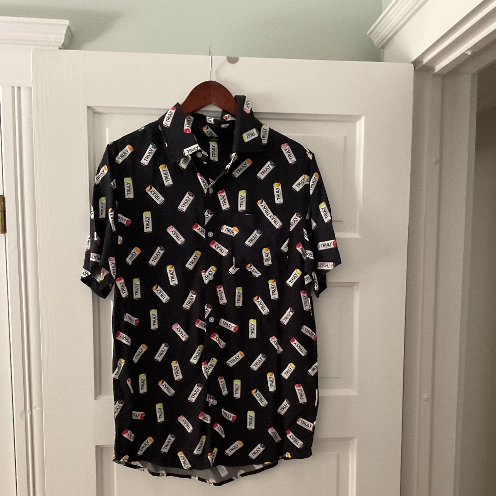 Truly hard seltzer, camp shirt, short sleeve men’s size small